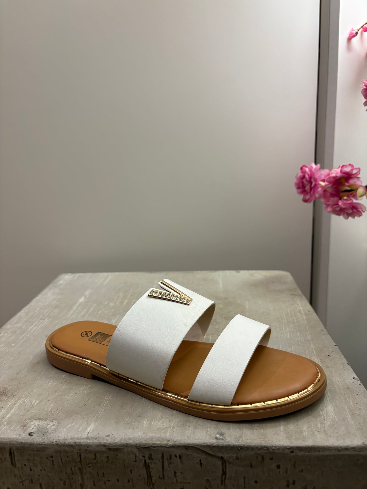 V slippers